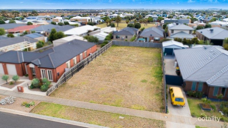 14 Two Bays Dr, St Leonards, VIC 3223