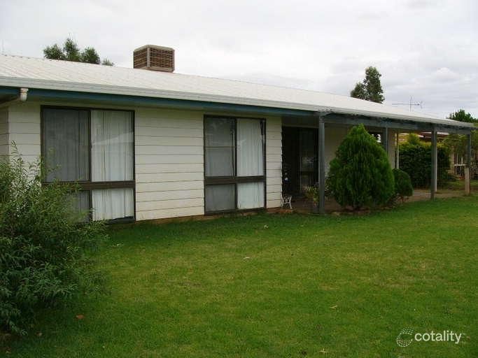 7 Wattle Dr, St George, QLD 4487