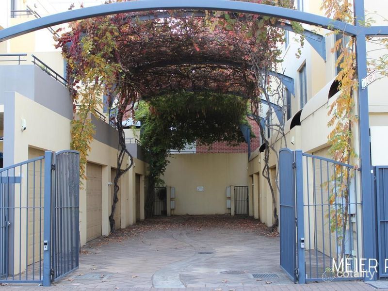 3 Oliver Ct, Adelaide, SA 5000