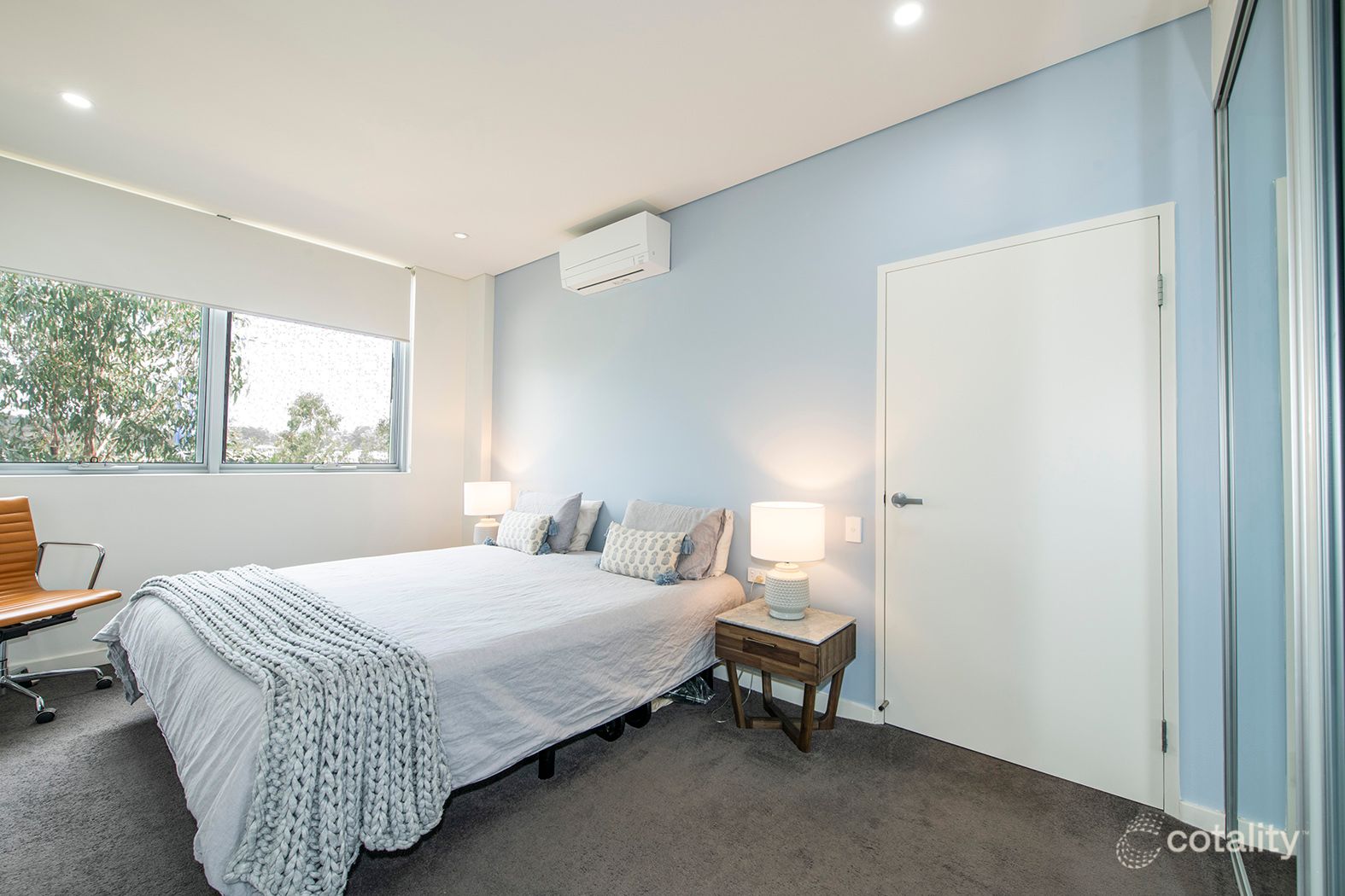 211/98 Lakeside Pde, Jordan Springs, NSW 2747