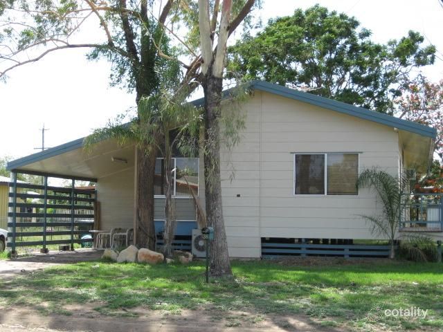 38 Mellish Cres, Emerald, QLD 4720