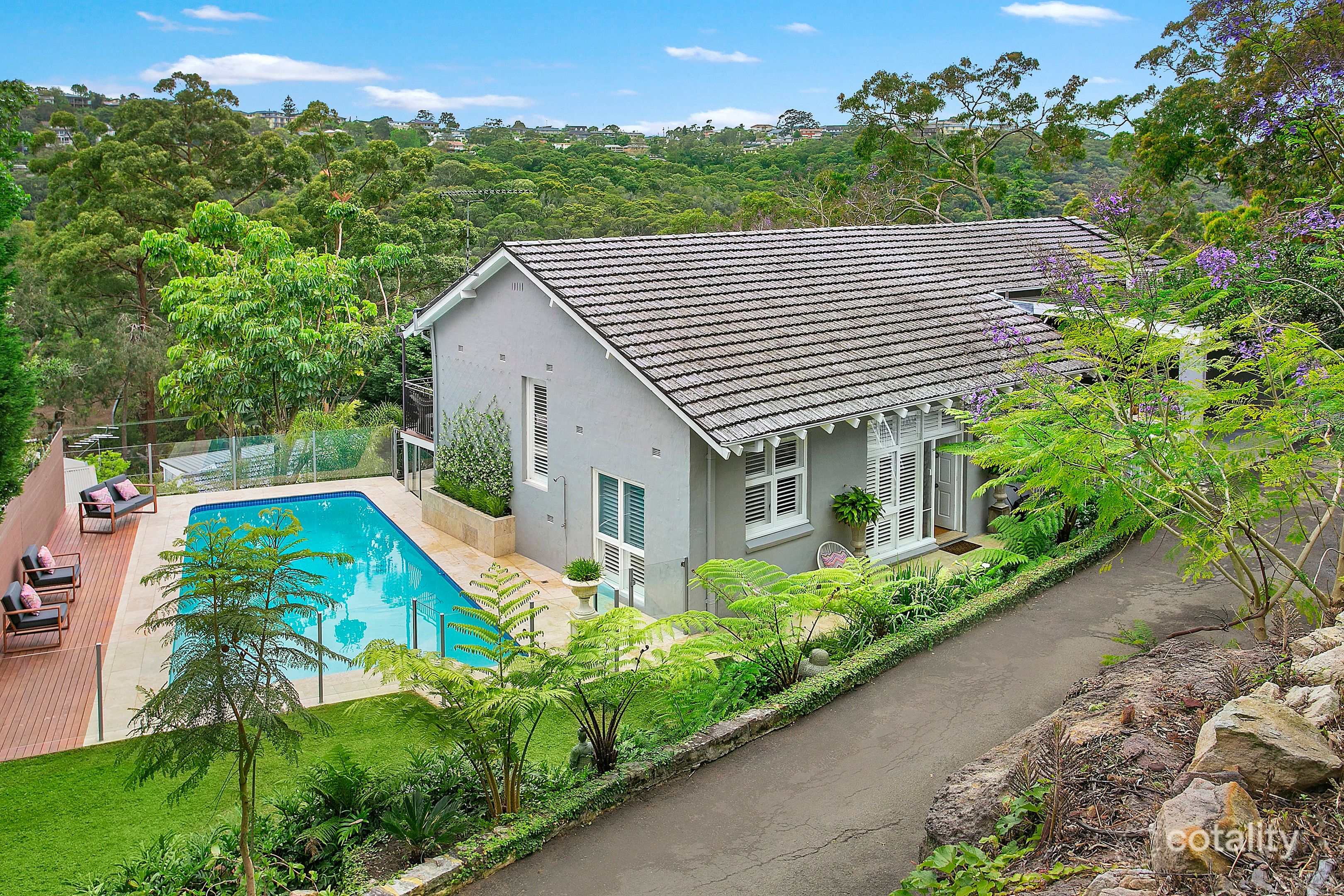 17 Rembrandt Dr, Middle Cove, NSW 2068