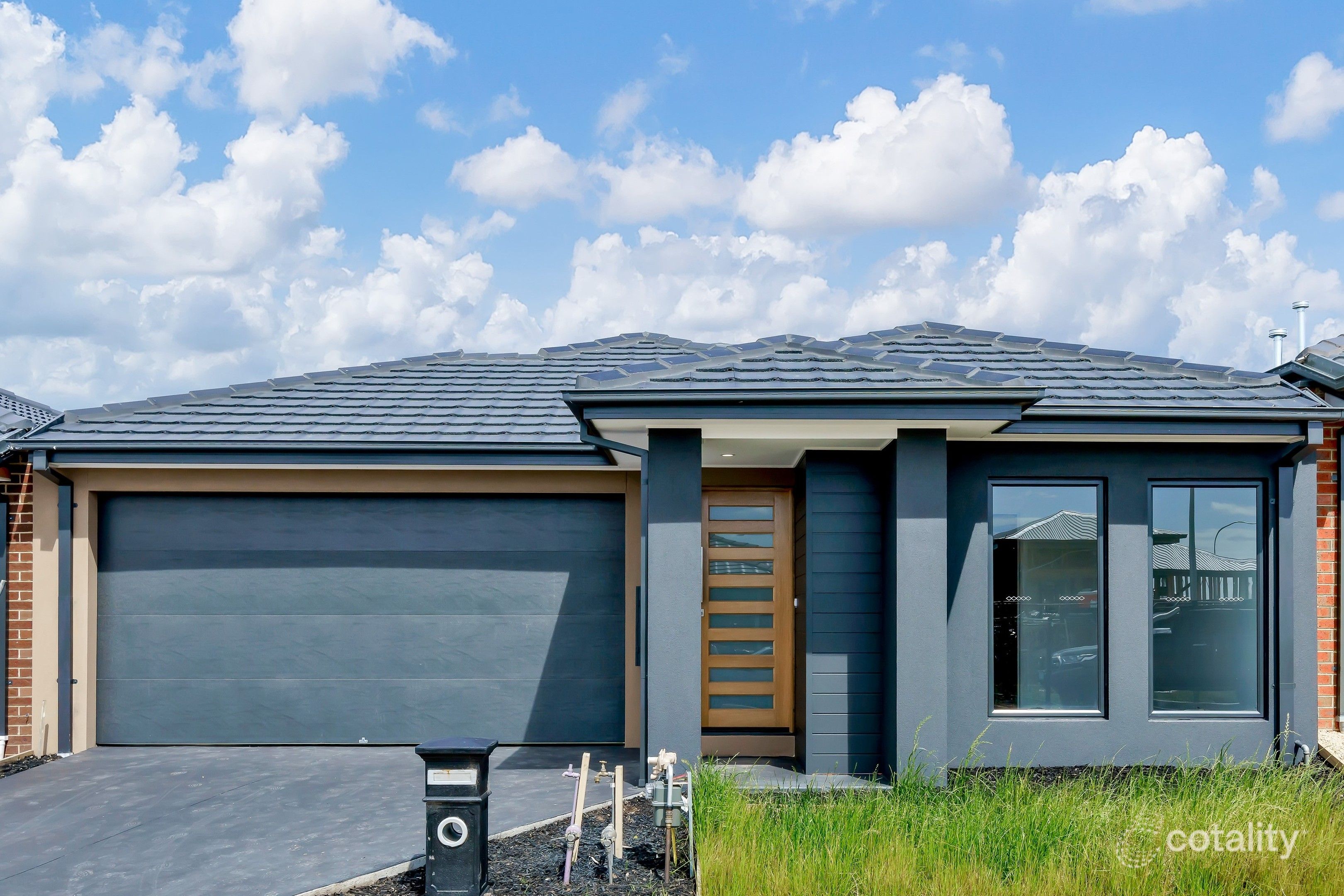 6 Bloodstone Way, Cranbourne East, VIC 3977