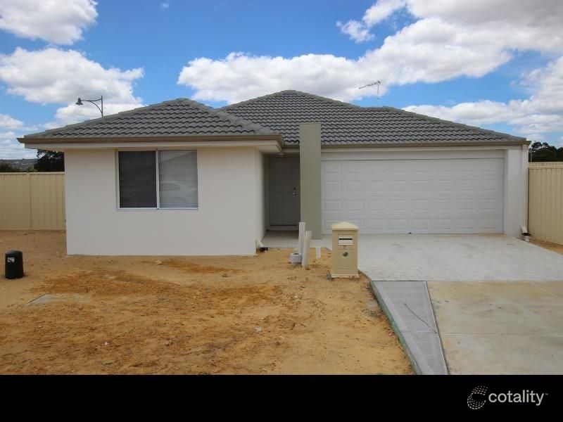 7 Muscari Cl, Seville Grove, WA 6112
