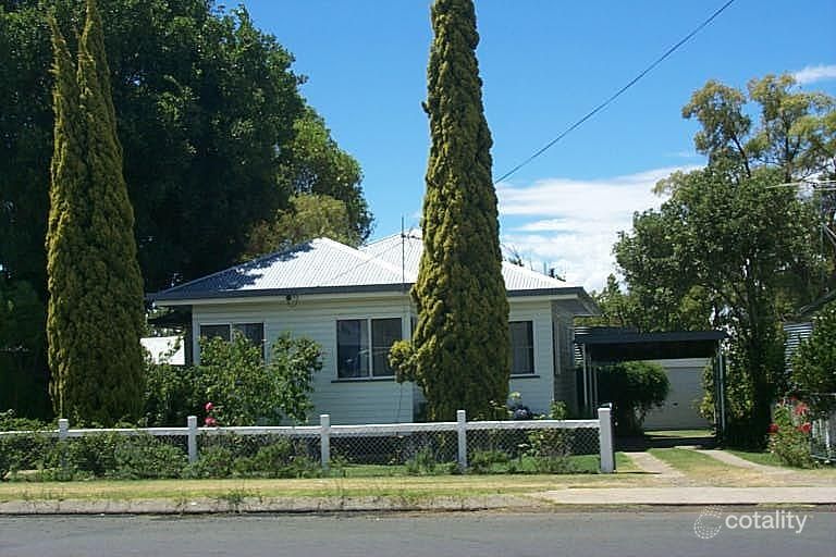 63 Fitzroy St, Warwick, QLD 4370