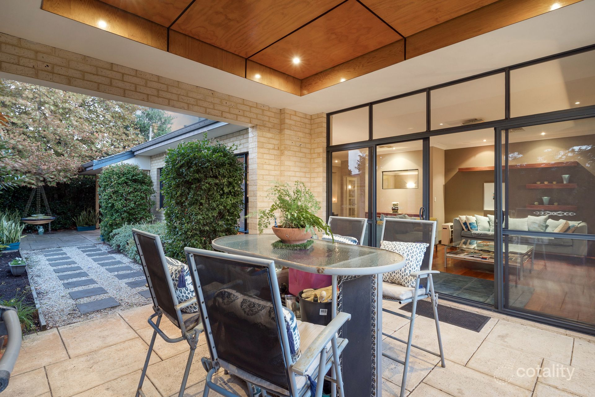 92 Dumbarton Rd, Canning Vale, WA 6155