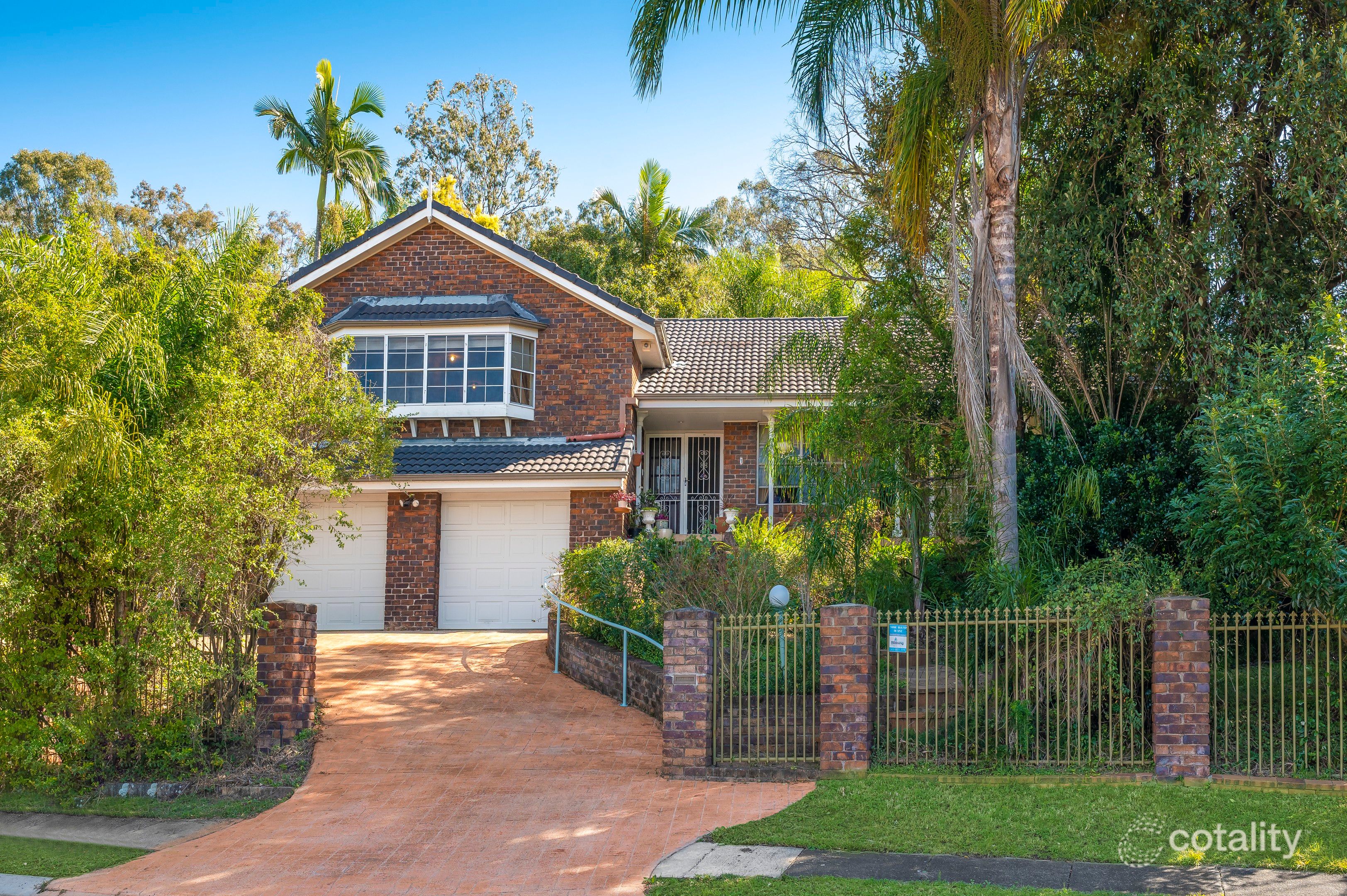 1 Hely Pl, Mount Ommaney, QLD 4074