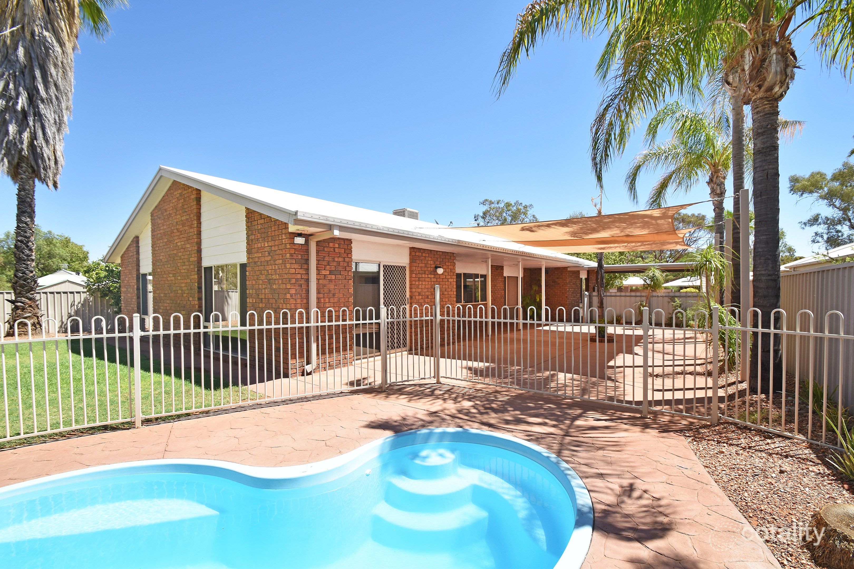 32 Hillside Gdns, Desert Springs, NT 0870