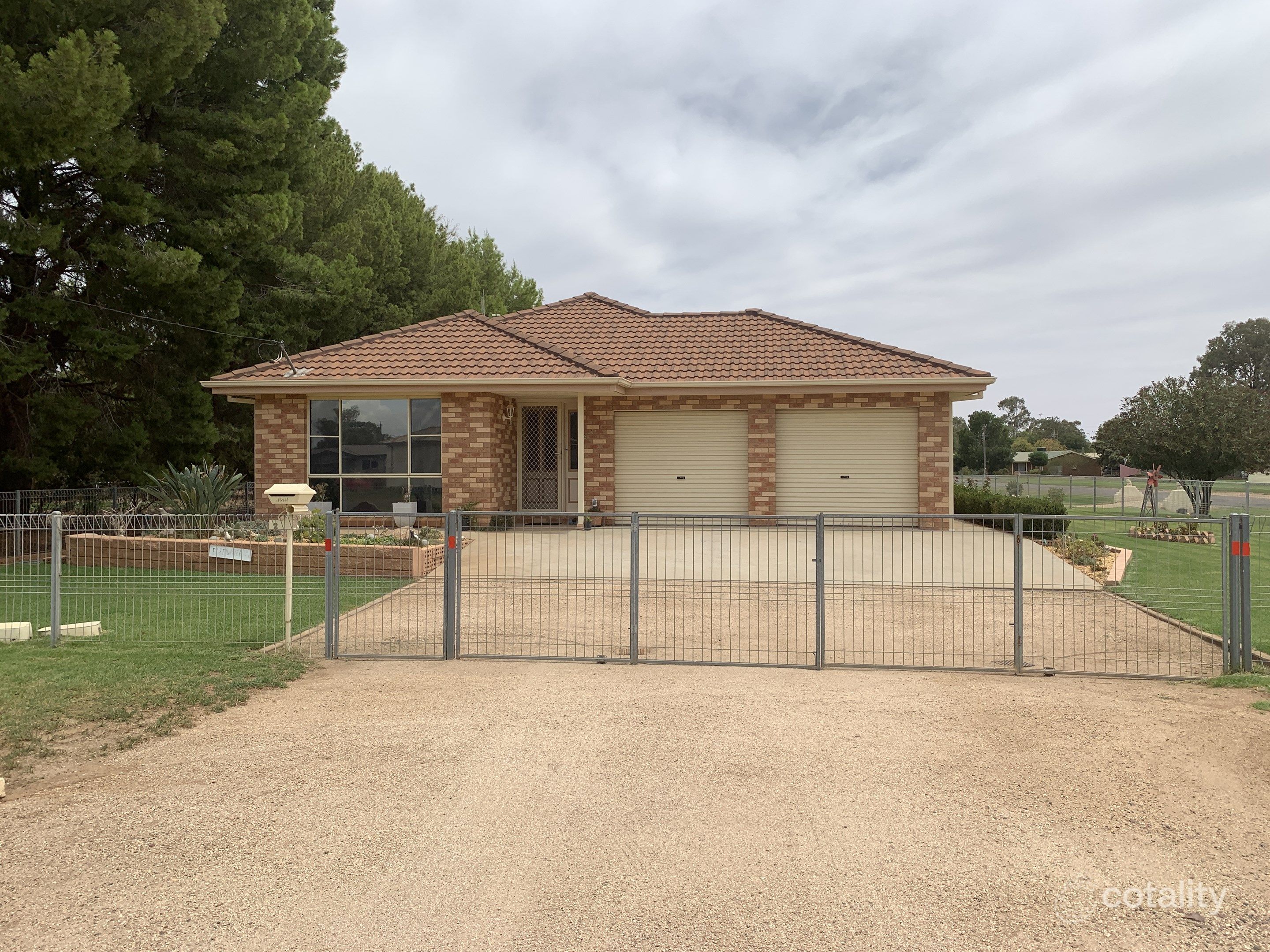 2 Oberon St, Eugowra, NSW 2806