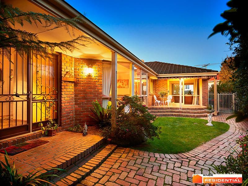 4 Freemantle Dr, Wantirna South, VIC 3152