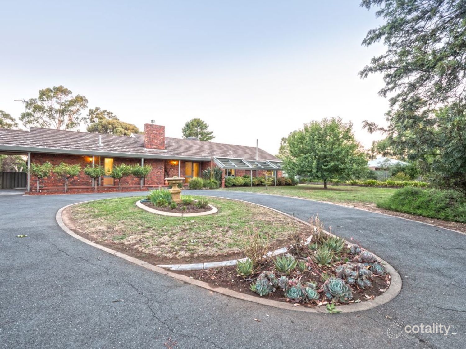 15 Dean Dr, Kialla, VIC 3631