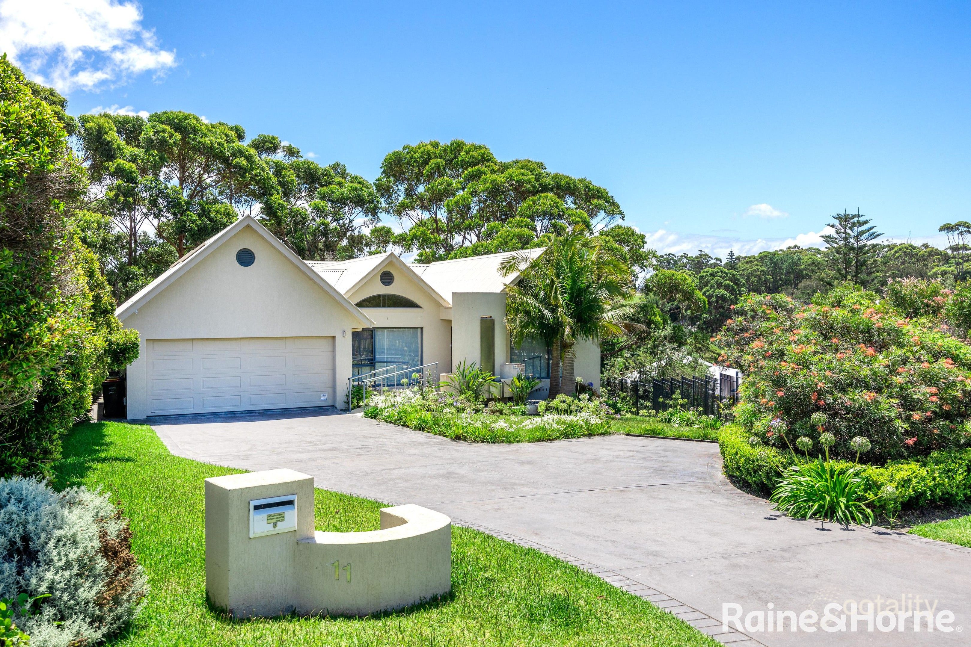 11 Shipton Cres, Mollymook, NSW 2539