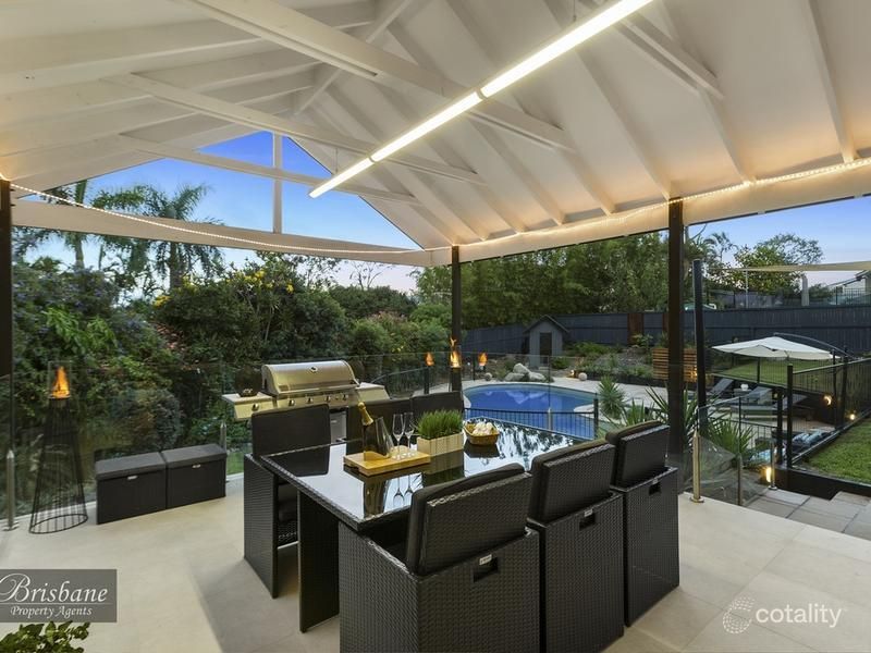 2 Wills Ct, Mount Ommaney, QLD 4074