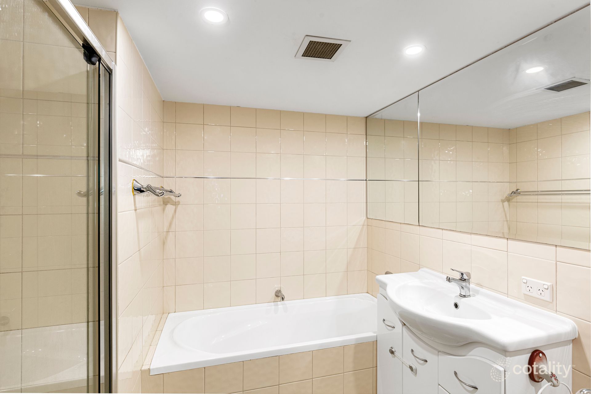 303/11 Mooramba Rd, Dee Why, NSW 2099