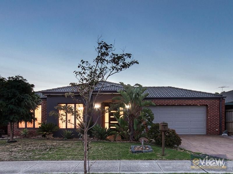 1 Newton Dr, Cranbourne North, VIC 3977