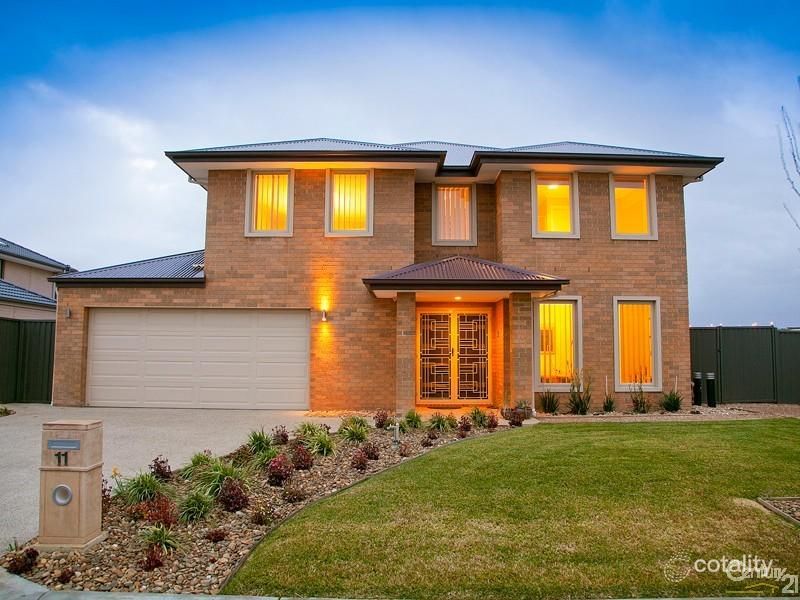 11 Westwood Gr, Pakenham, VIC 3810