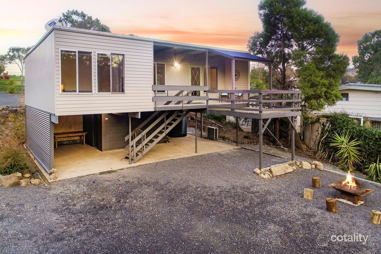 14 Trout Stream Way, Macs Cove, VIC 3723