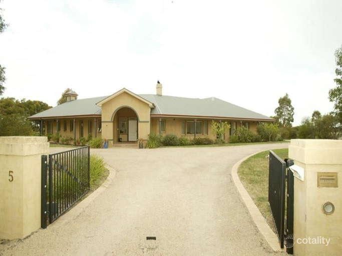 5 Red Gum Rd, Oaklands Junction, VIC 3063