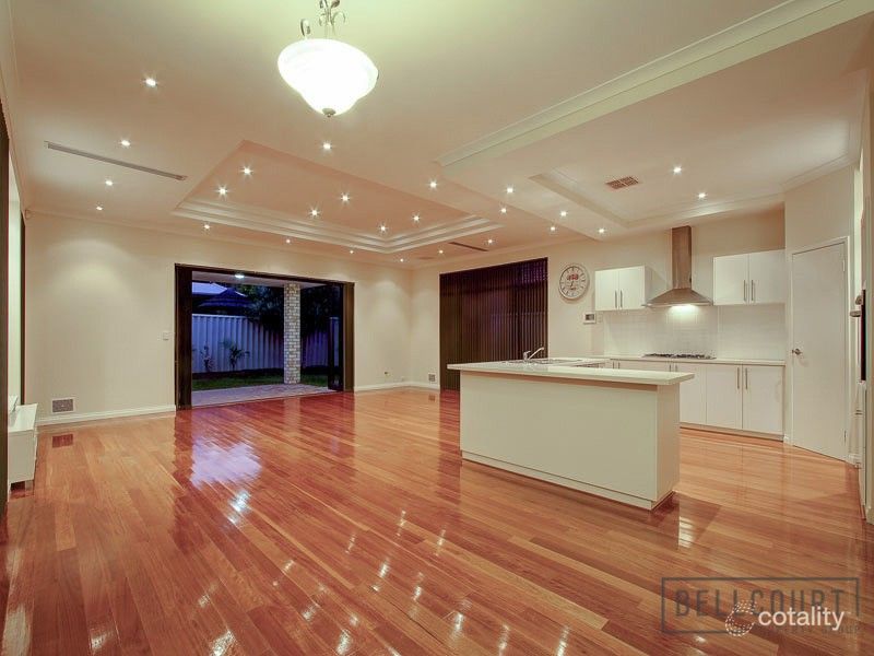 8a Davy St, Alfred Cove, WA 6154