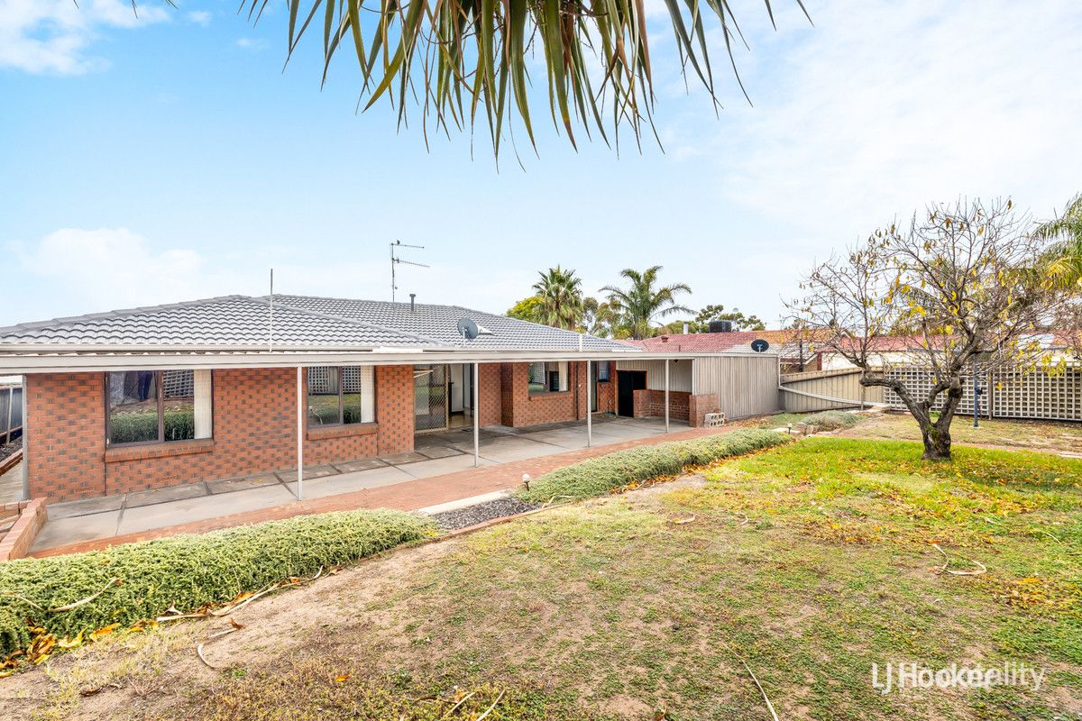 25 Megunya Cres, Craigmore, SA 5114