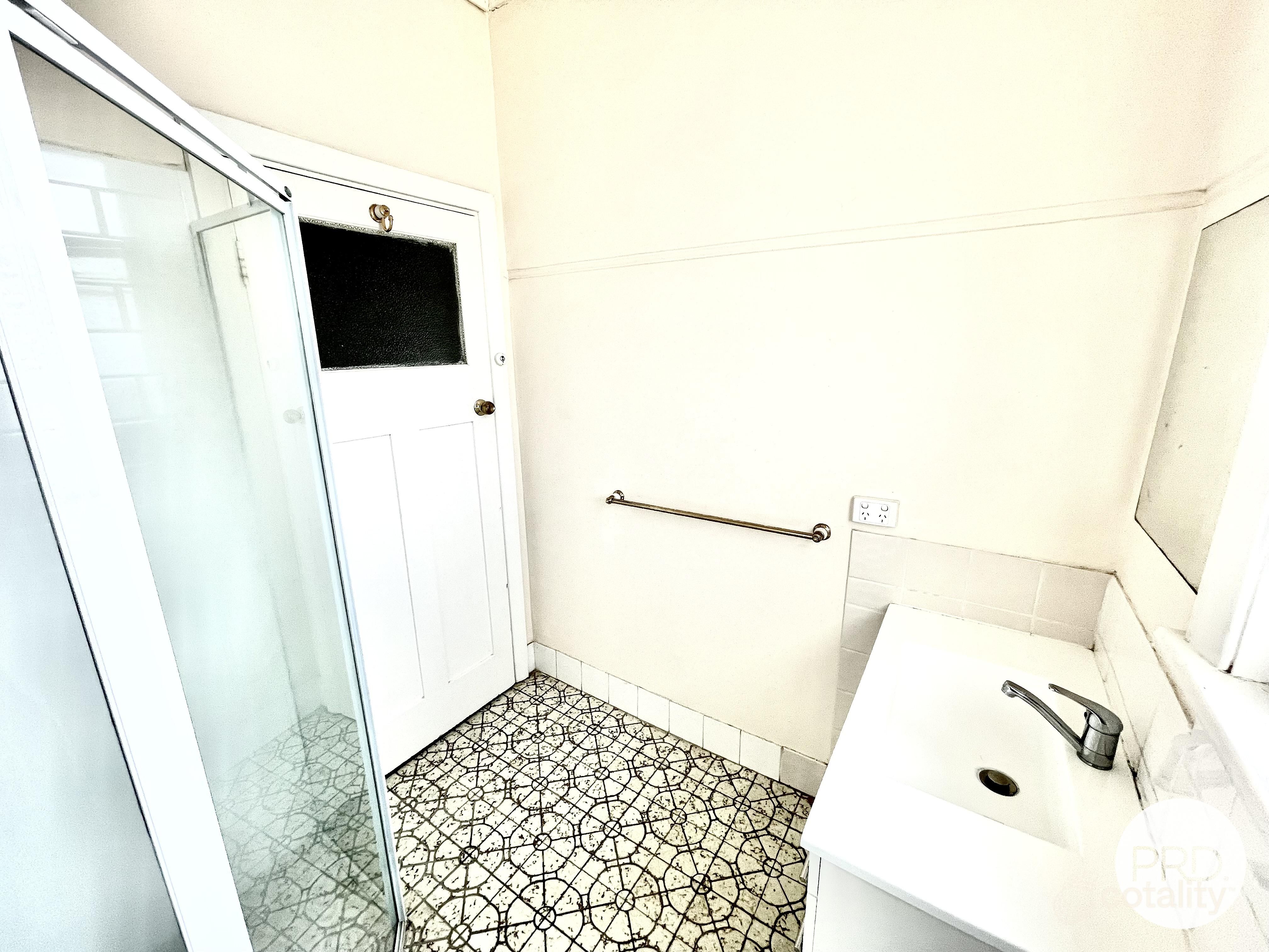 14 Gowrie Pde, Mount Austin, NSW 2650