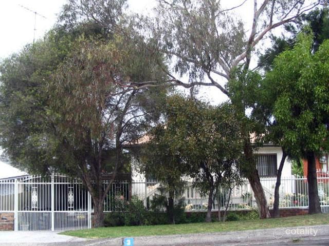 3 Canberra Rd, Lake Heights, NSW 2502