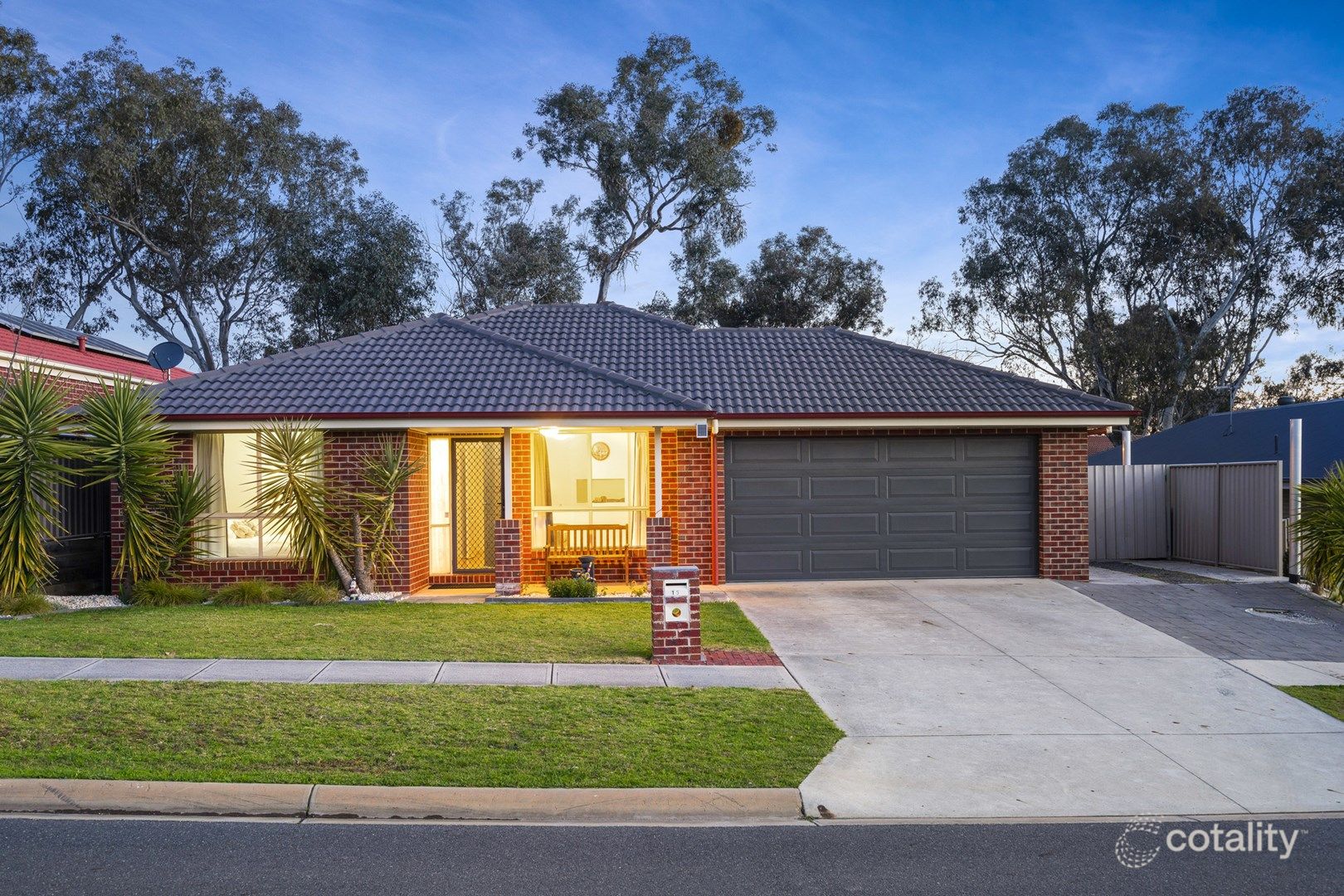 15 St Levans Pl, Lavington, NSW 2641