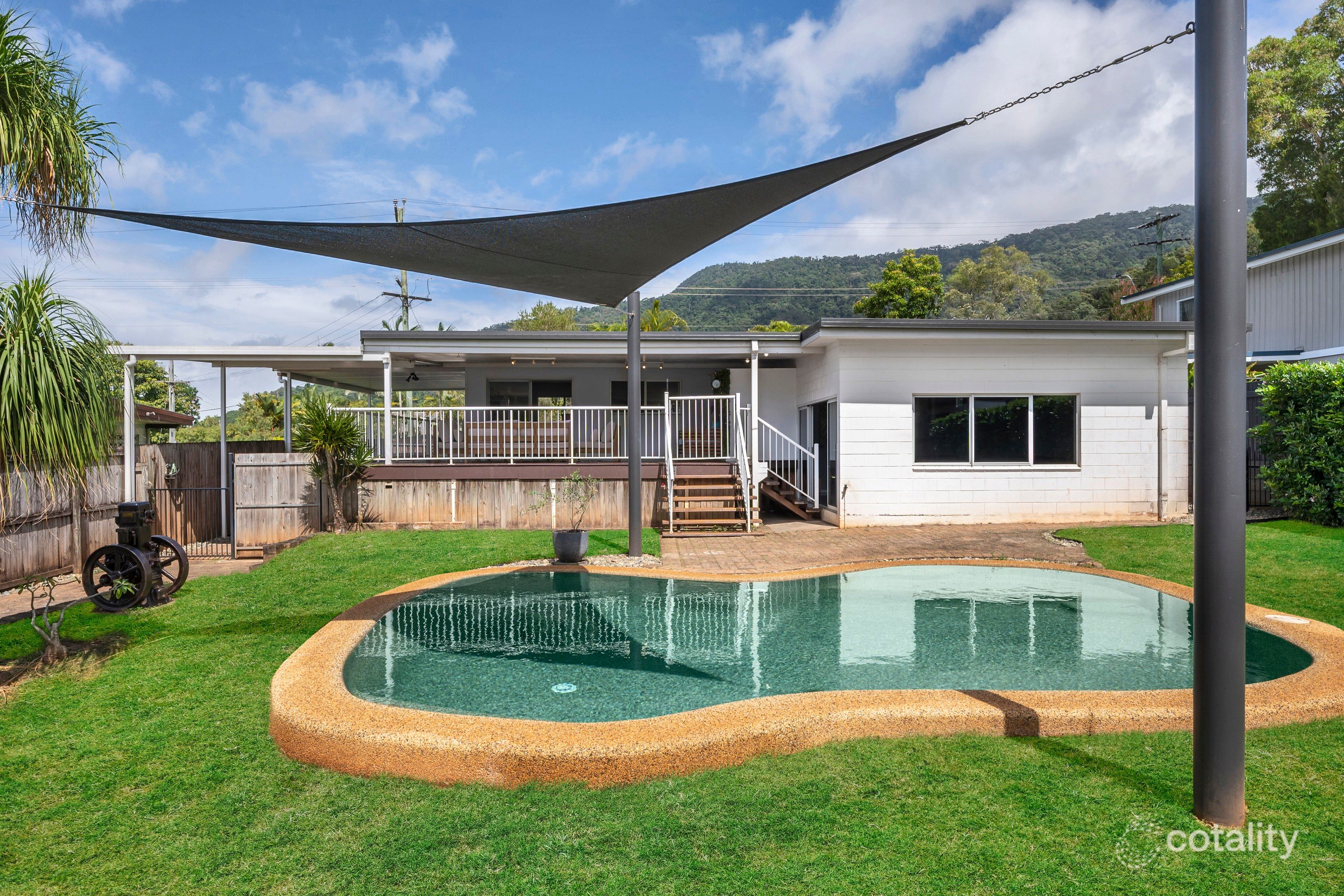 216 Toogood Rd, Bayview Heights, QLD 4868