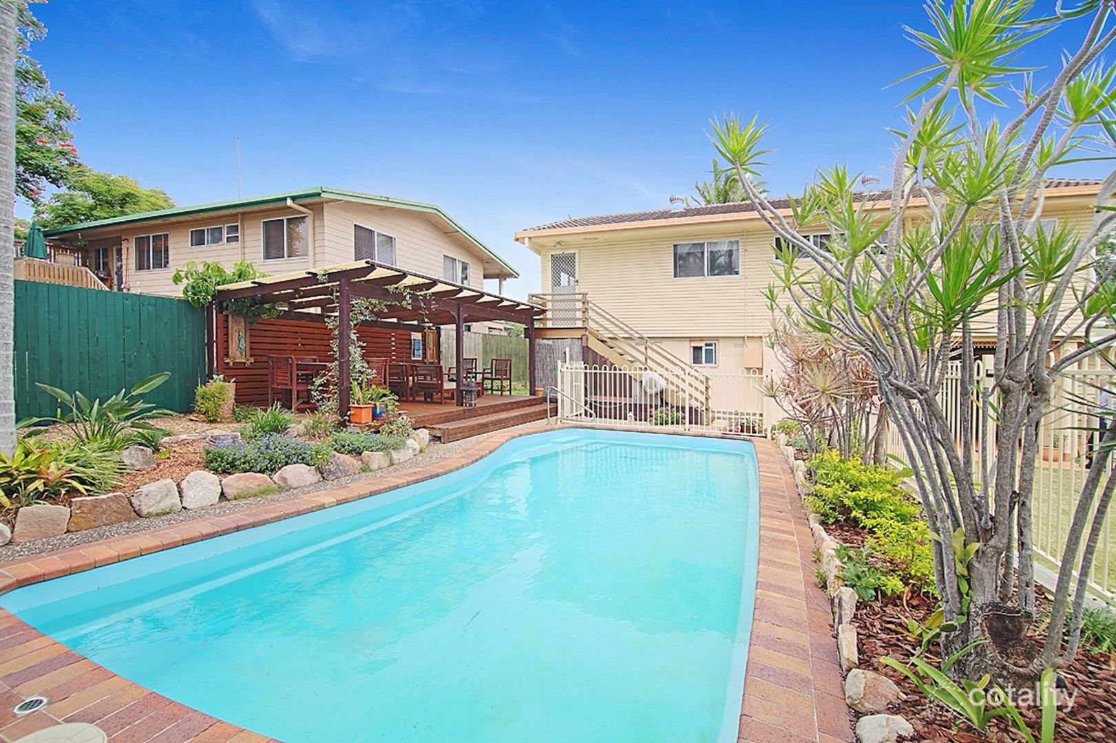 11 Barton Ave, Southport, QLD 4215