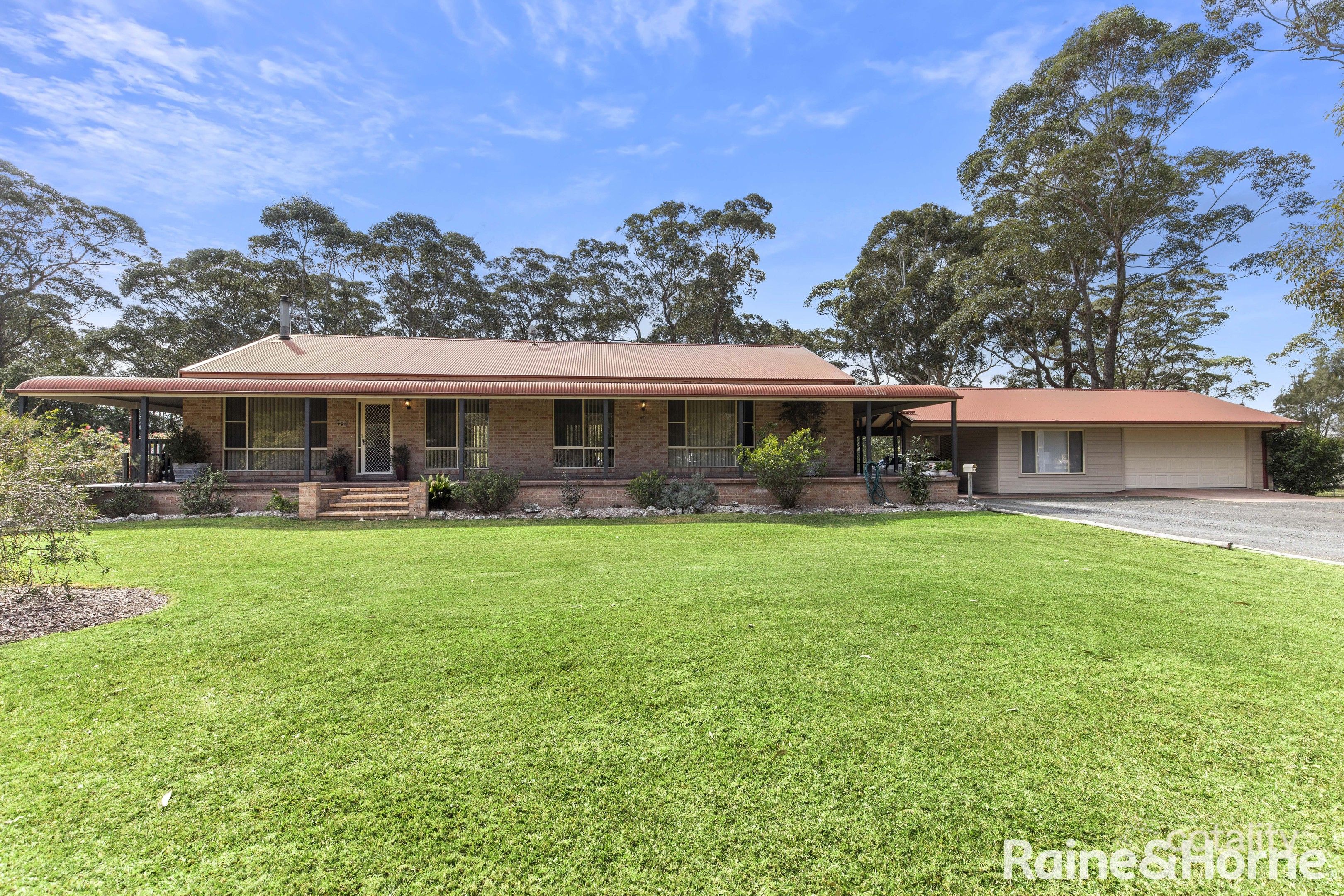 20b River Rd, Lake Tabourie, NSW 2539