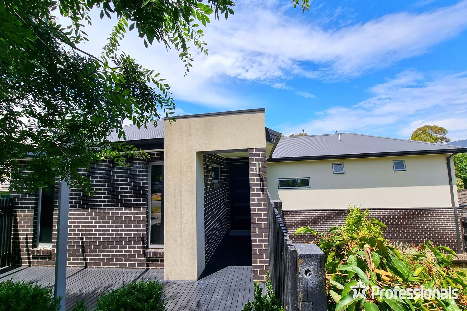 1 Acorn Gr, Mooroolbark, VIC 3138