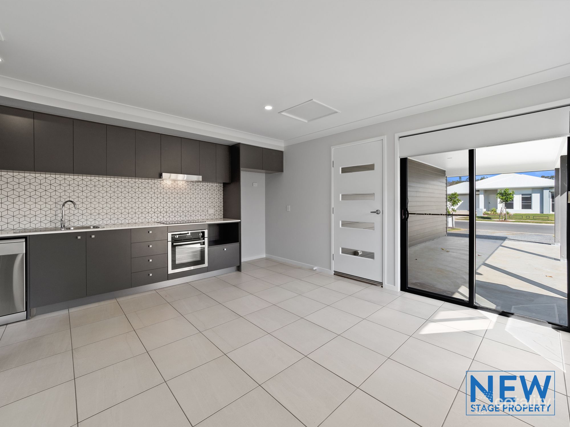 2/14 Courtie St, Bellmere, QLD 4510