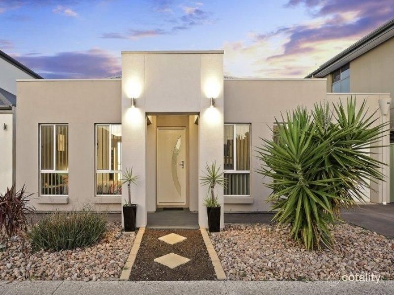 15 Broadwater Cres, Mawson Lakes, SA 5095