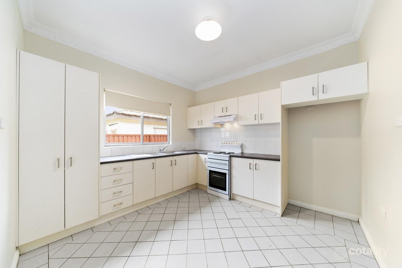 42 Endeavour Rd, Georges Hall, NSW 2198