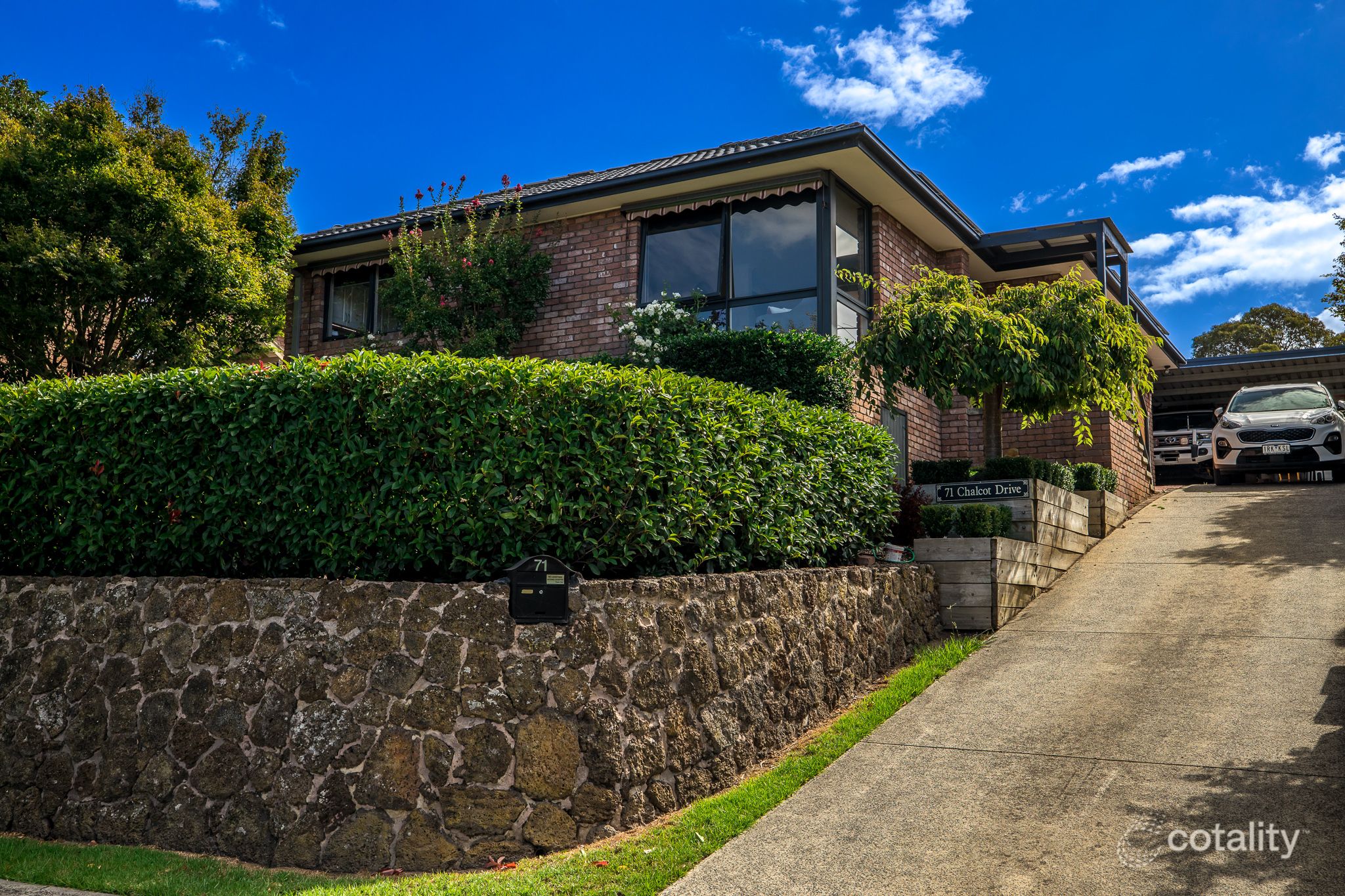 71 Chalcot Dr, Endeavour Hills, VIC 3802