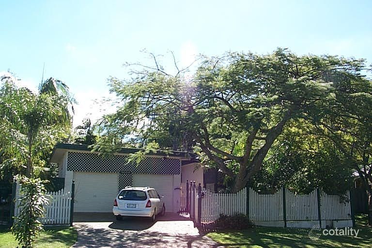 18 Poinciana Ave, Mooloolaba, QLD 4557