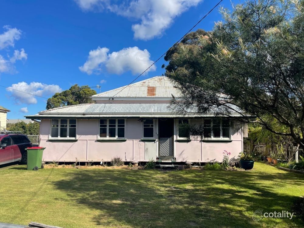21 Esk St, Crows Nest, QLD 4355