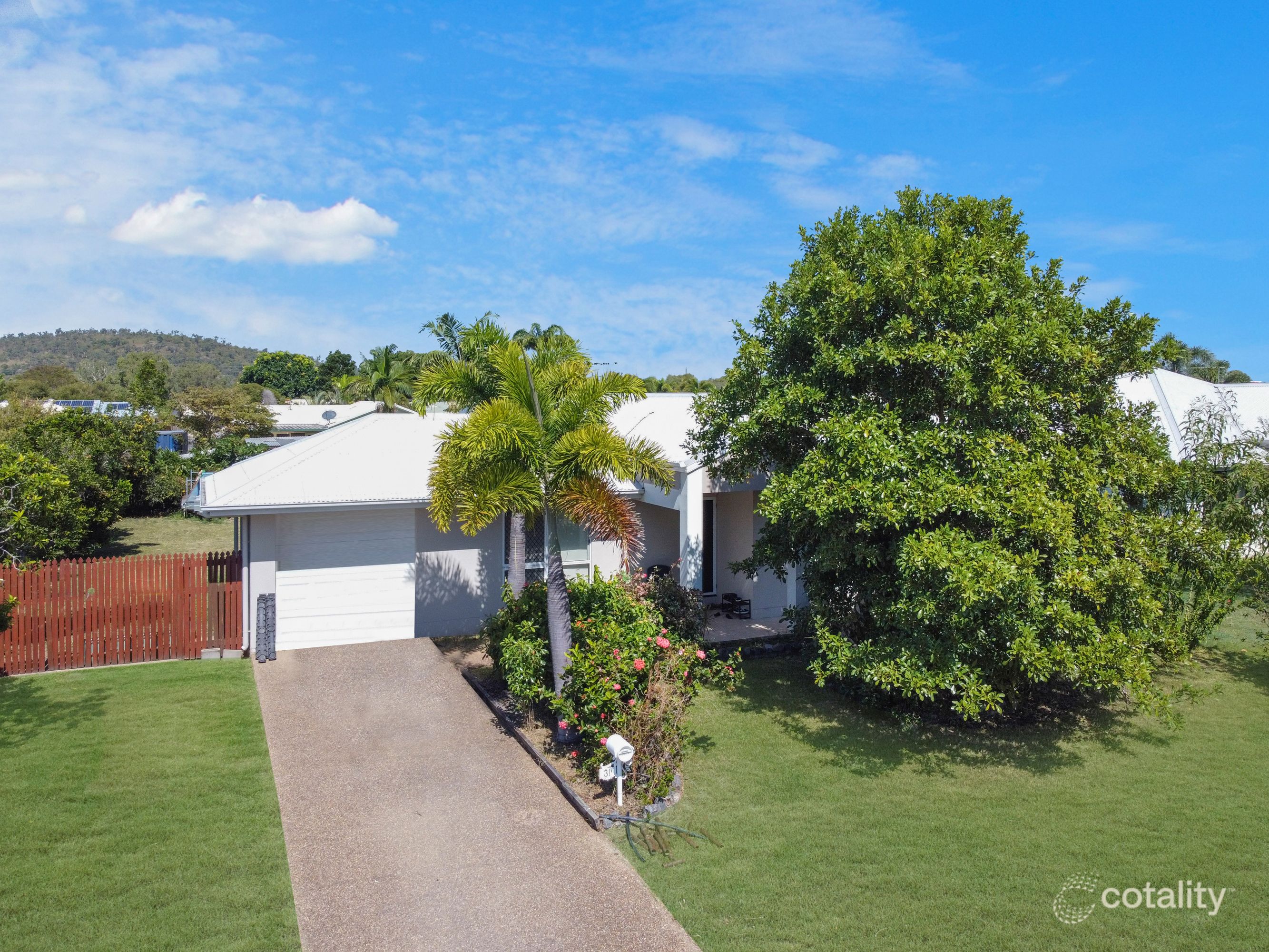 31 Gatwick St, Burdell, QLD 4818