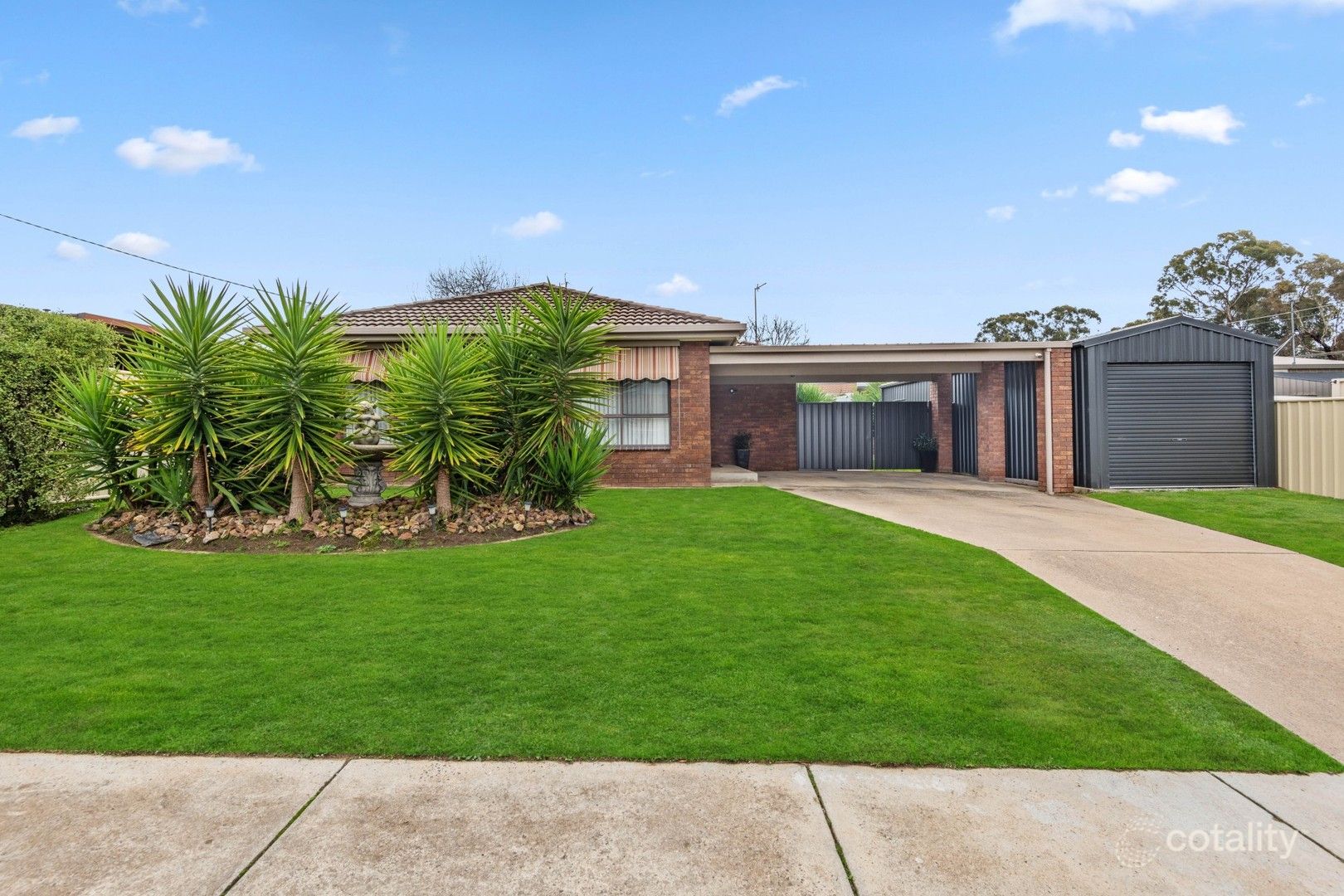 37 Balmoral Dr, Golden Square, VIC 3555