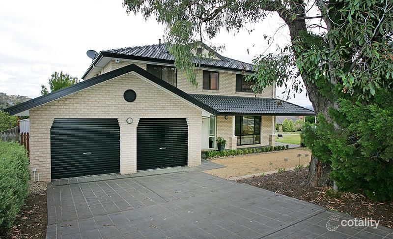104 Halloran Dr, Jerrabomberra, NSW 2619
