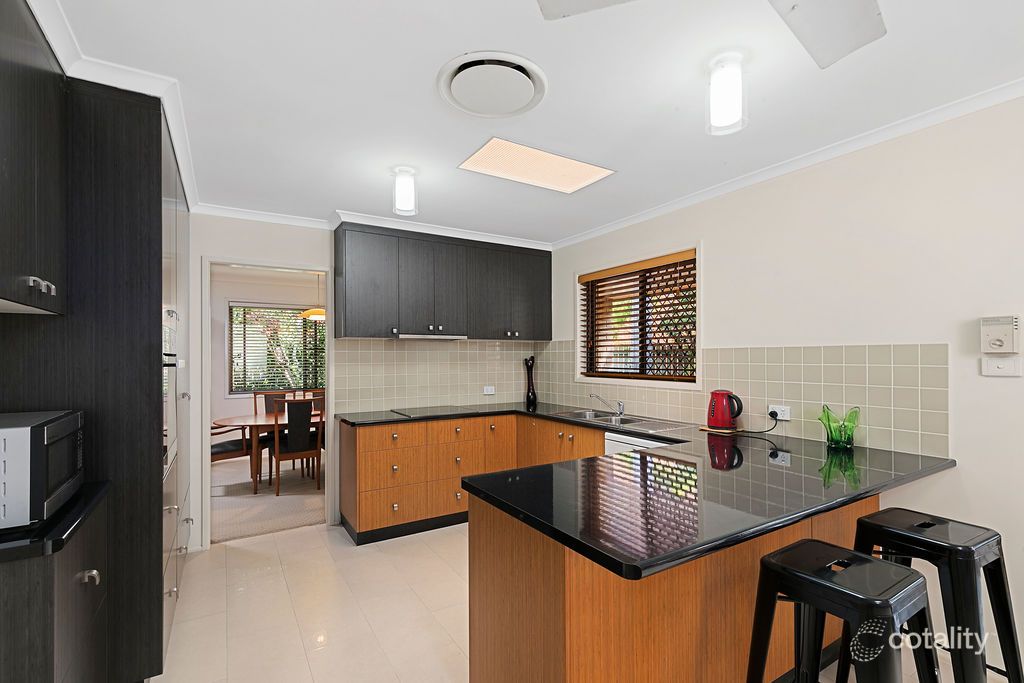 21 Banwell Cres, Carindale, QLD 4152