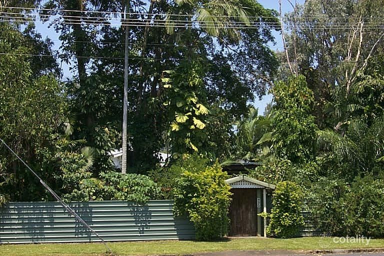 318 Mccoombe St, Mooroobool, QLD 4870