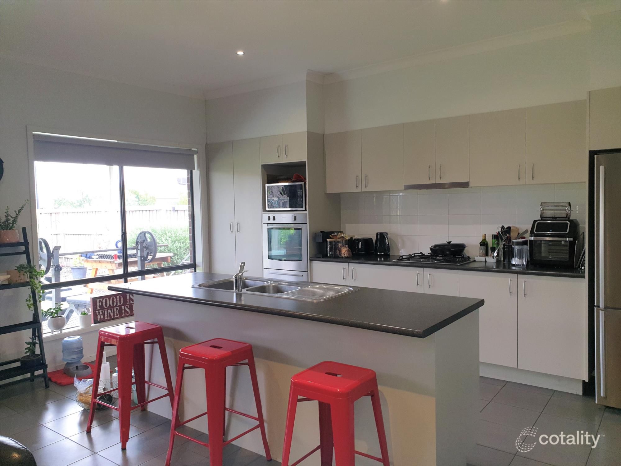 136 Hawkstowe Pde, South Morang, VIC 3752