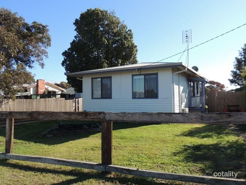 8 Lauer Cres, Nyah West, VIC 3595