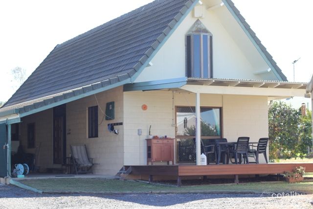 15 Giorgi Cl, Keppel Sands, QLD 4702