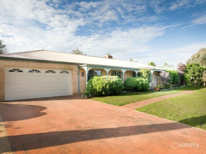 2 Nottingham Ct, Drouin, VIC 3818