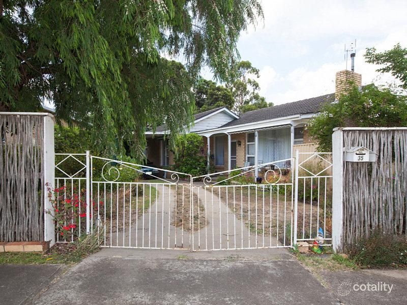 35 Churchill Ave, Ararat, VIC 3377