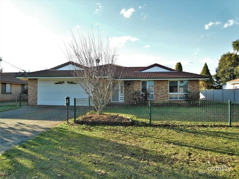 19 Edzill St, Wilsonton Heights, QLD 4350