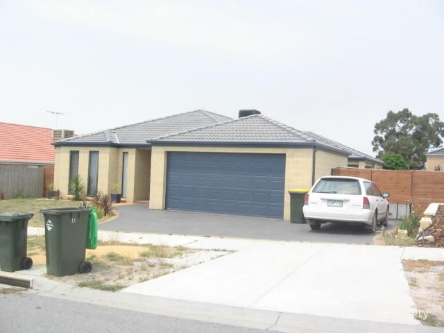 11 Clancy Cres, Carrum Downs, VIC 3201