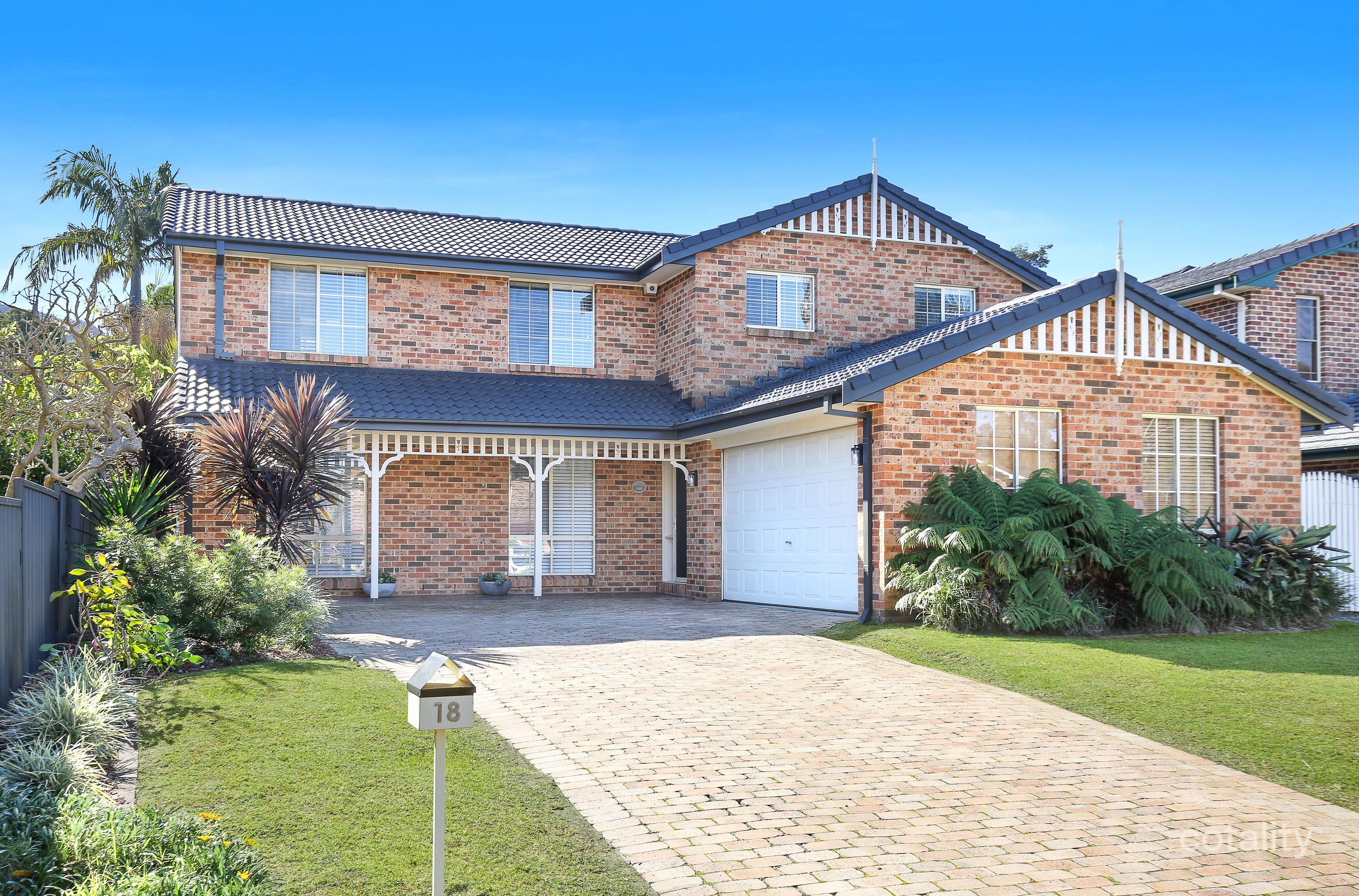 18 Hutchinson Dr, Balgownie, NSW 2519